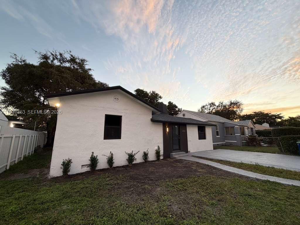 854 Nw 76th St Property Photo 2