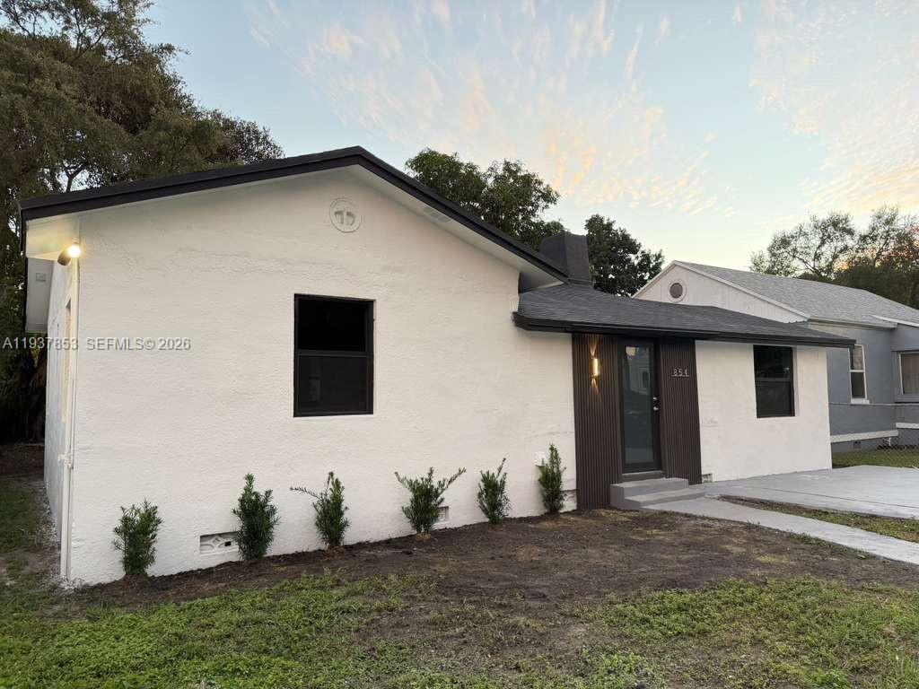 854 Nw 76th St Property Photo 3
