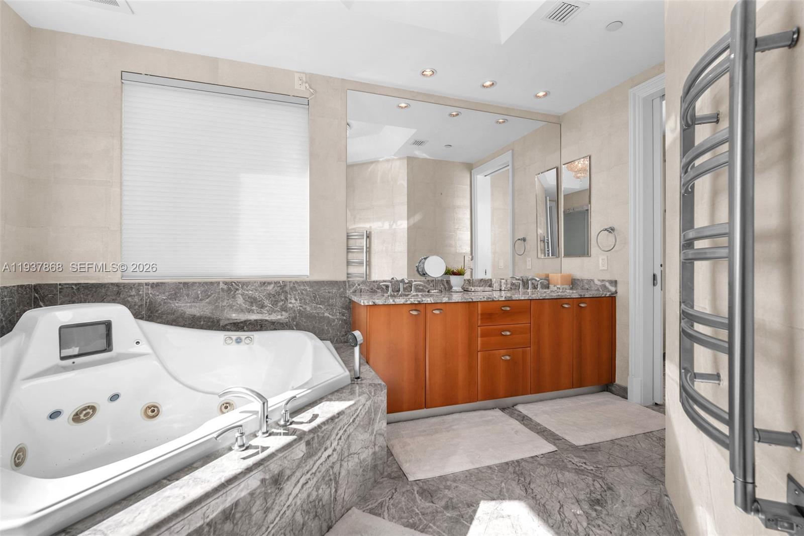 16051 Collins Ave 2001 Property Photo 10