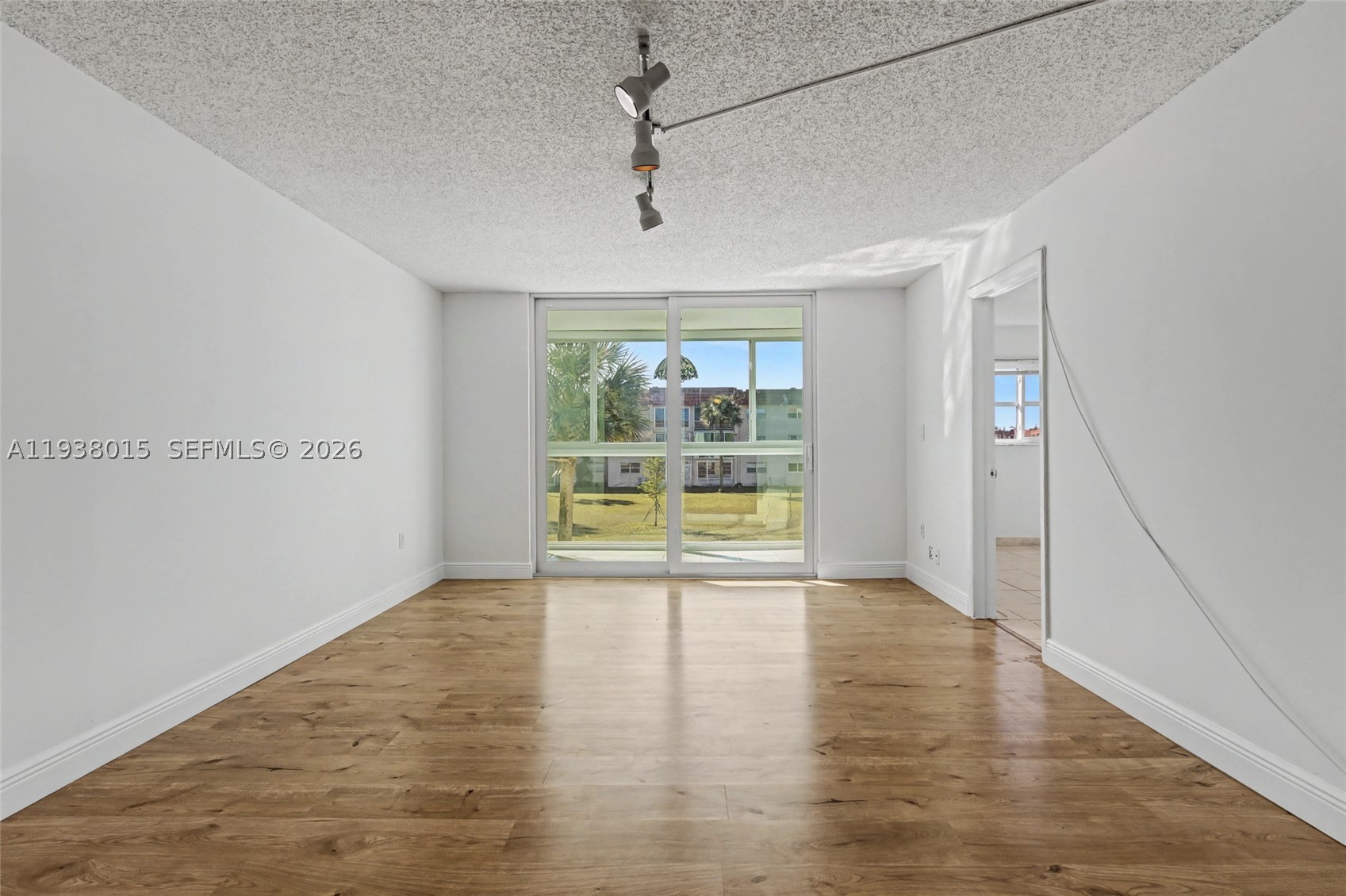 2831 Sunrise Lakes Dr. E 204 Property Photo 15