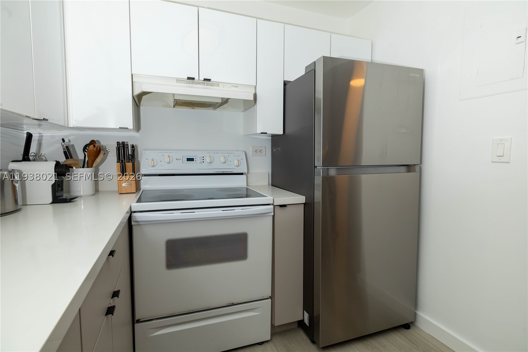 2301 Collins Ave 423 Property Photo 9