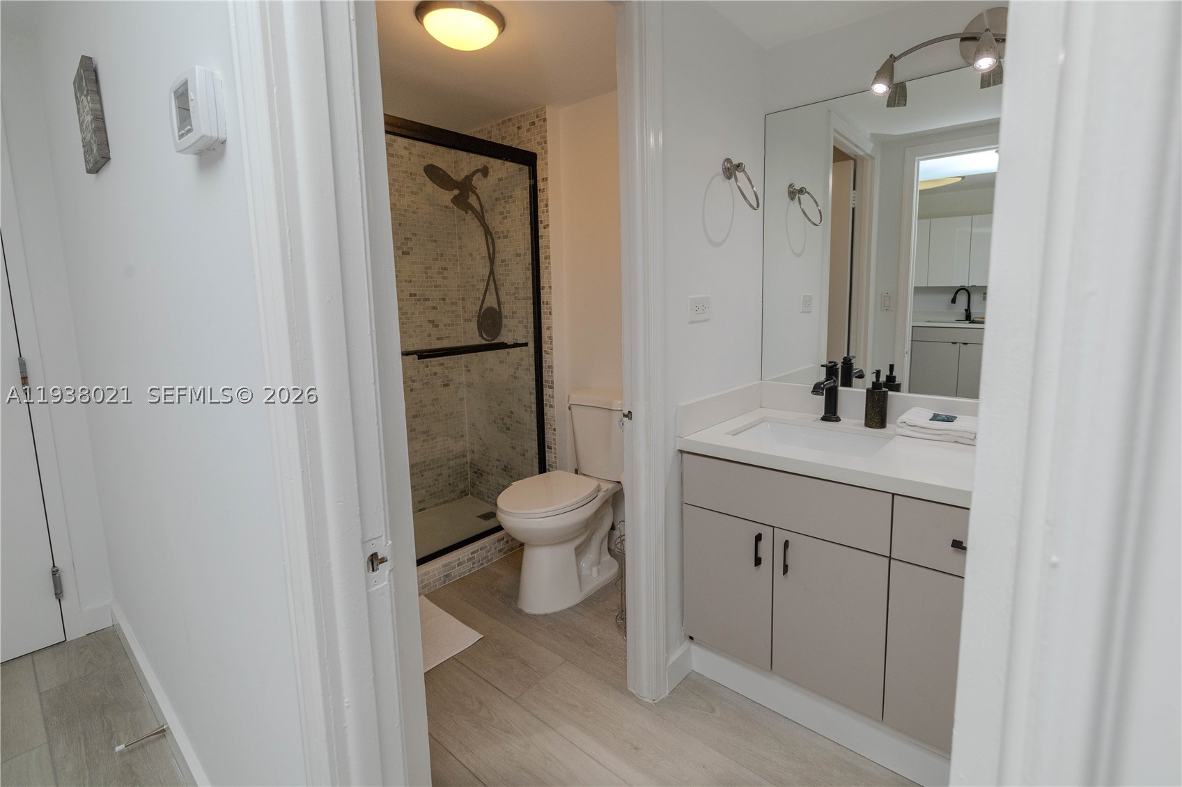 2301 Collins Ave 423 Property Photo 14