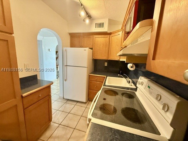 2899 Collins 1114 Property Photo 6