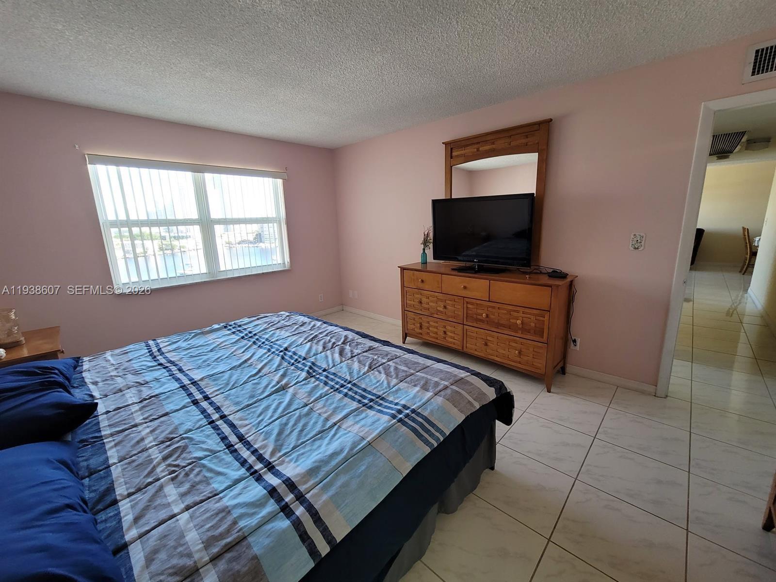 401 Golden Isles Dr 1114 Property Photo 12