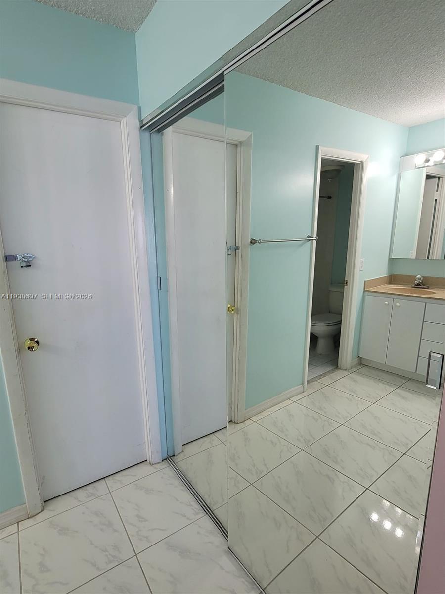 401 Golden Isles Dr 1114 Property Photo 15