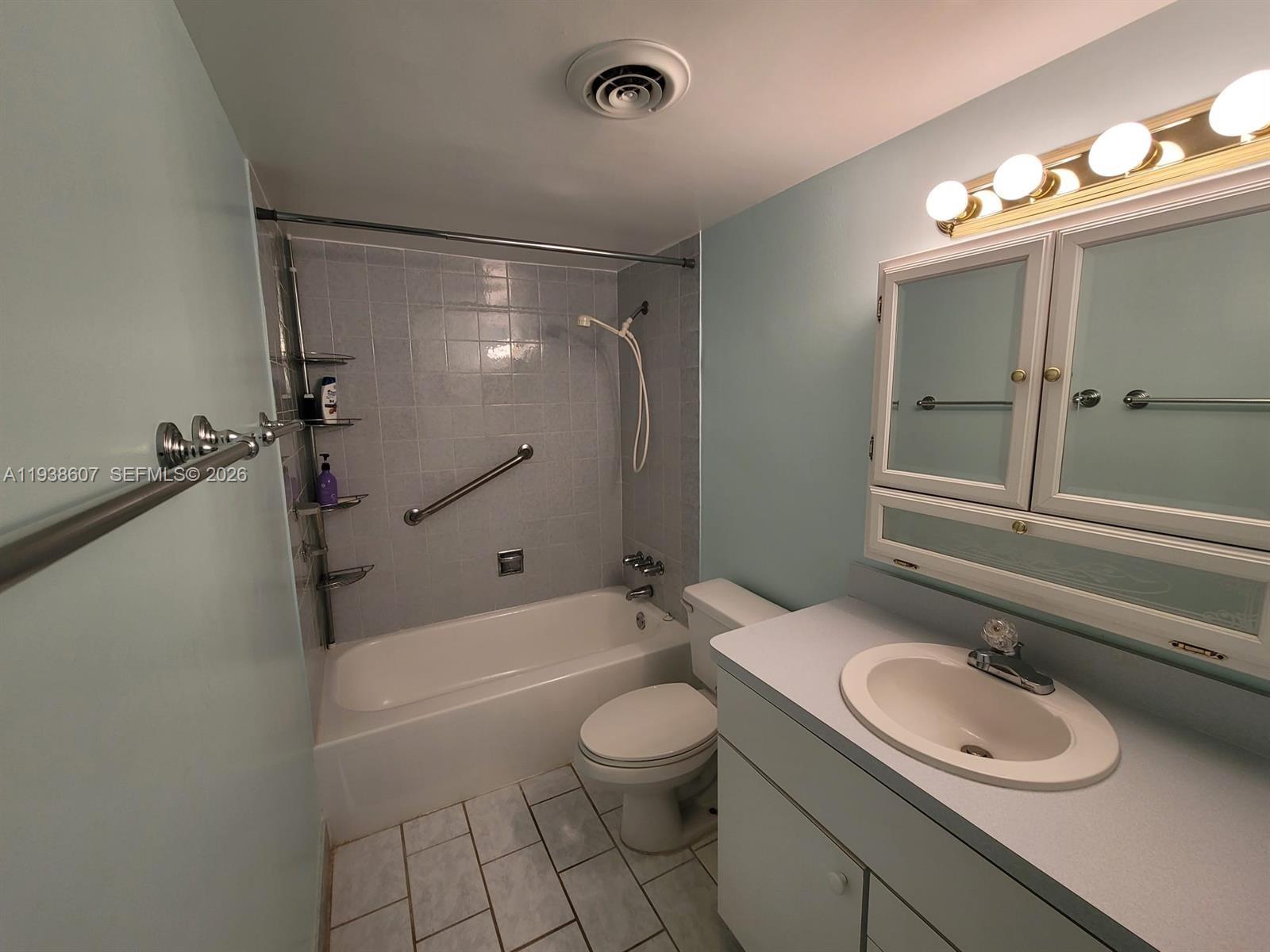 401 Golden Isles Dr 1114 Property Photo 19