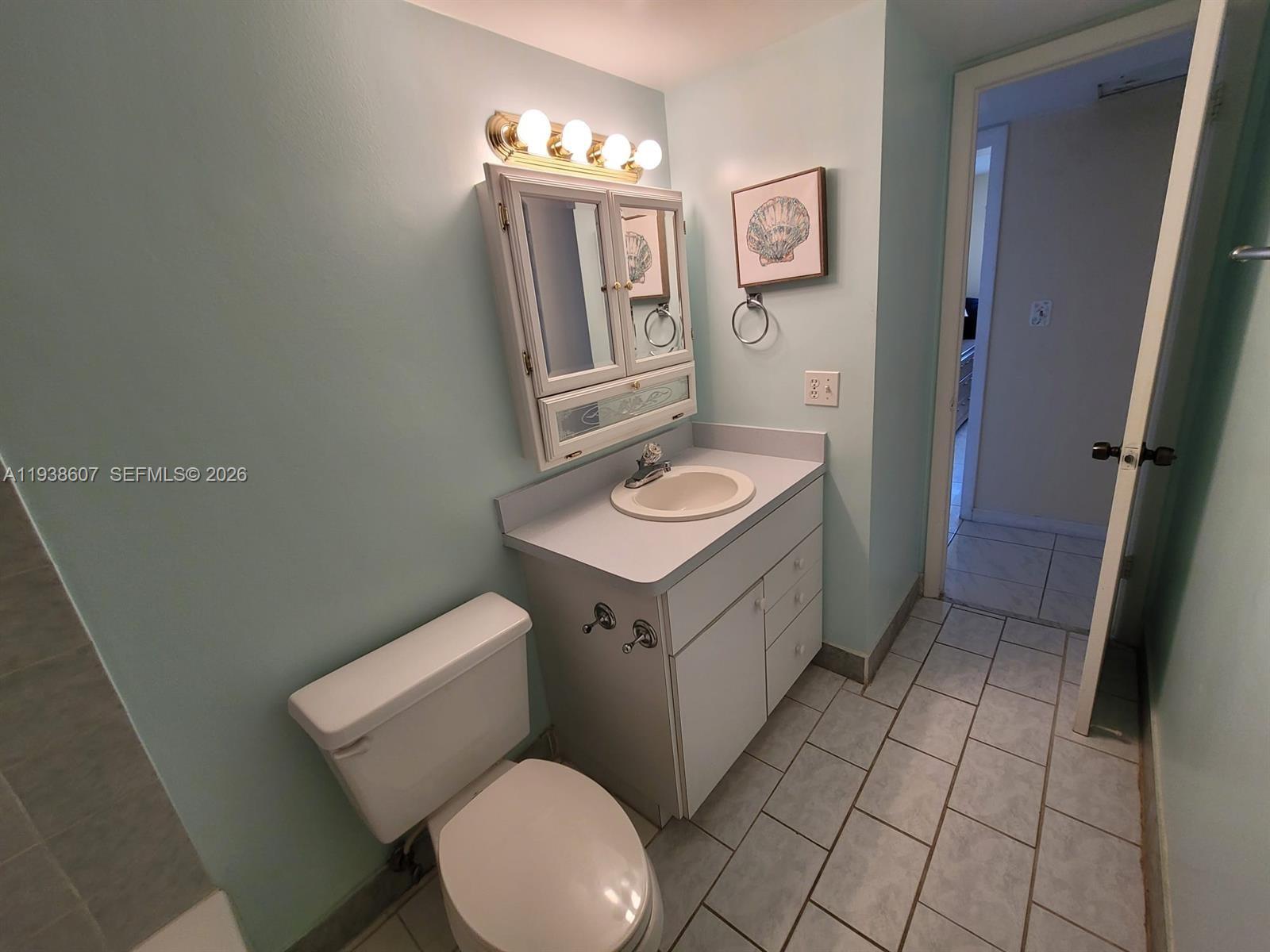 401 Golden Isles Dr 1114 Property Photo 20