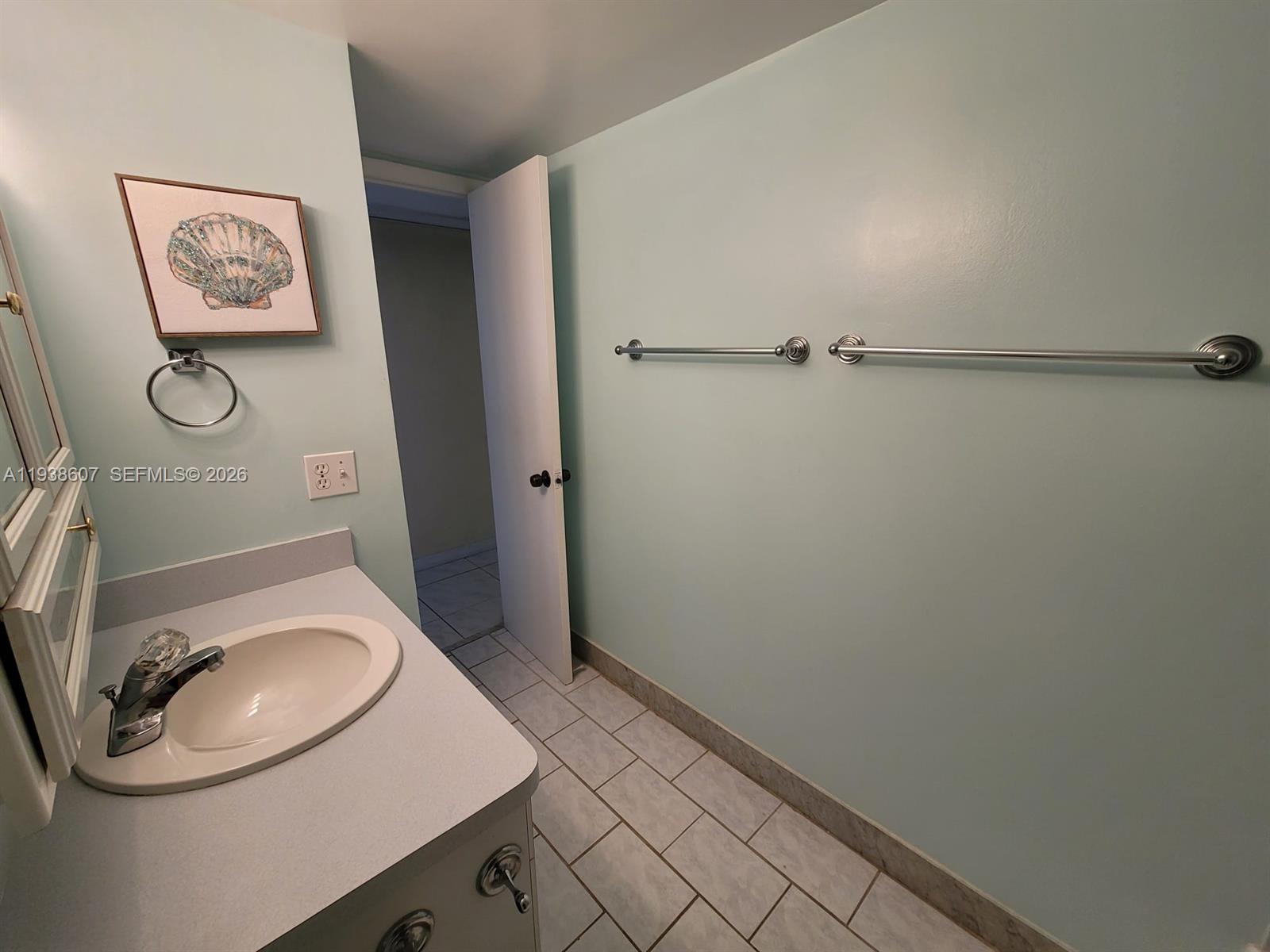 401 Golden Isles Dr 1114 Property Photo 21