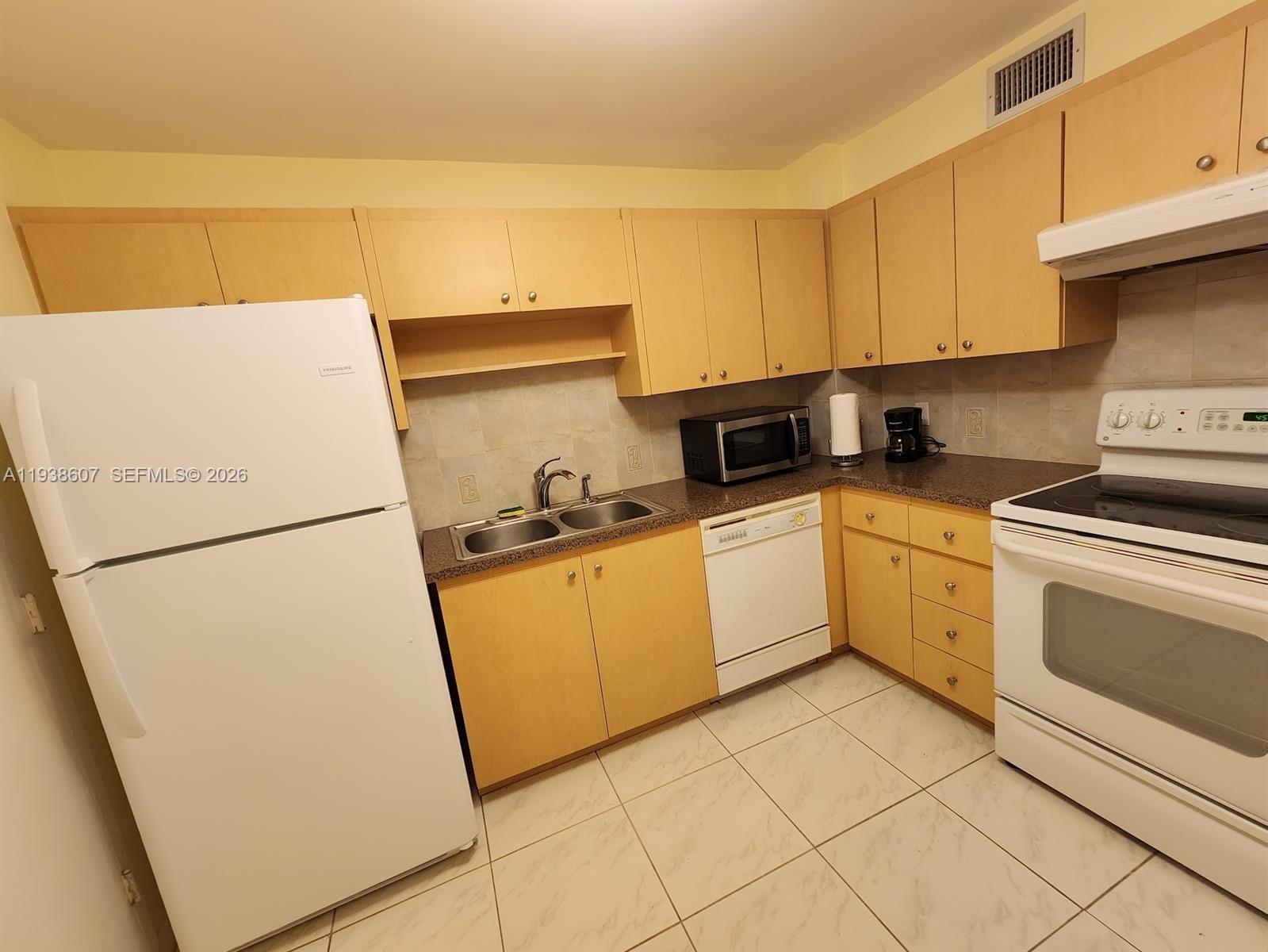 401 Golden Isles Dr 1114 Property Photo 22