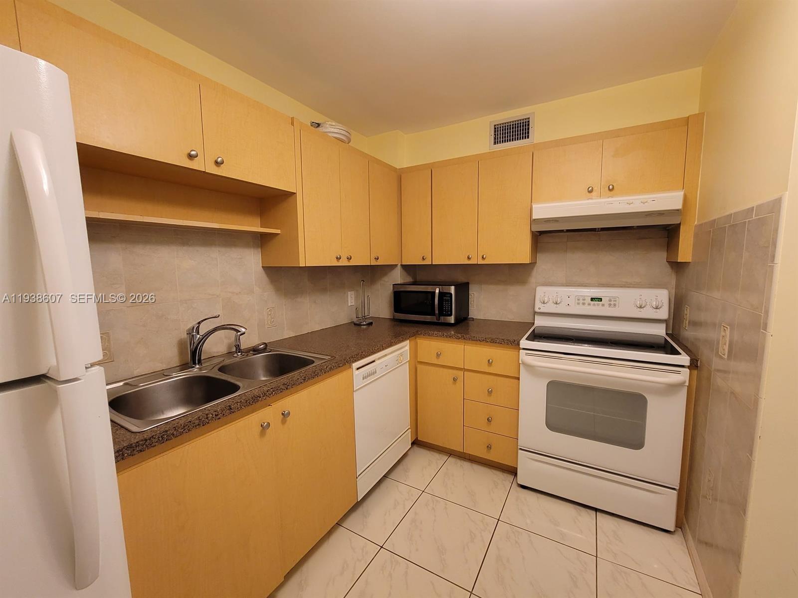 401 Golden Isles Dr 1114 Property Photo 23