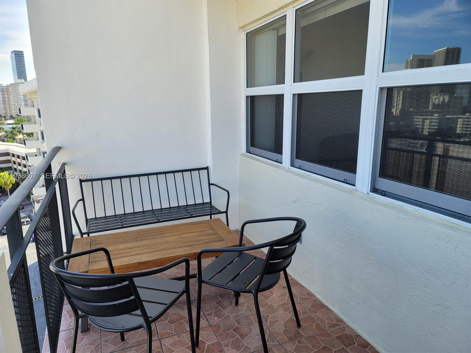 401 Golden Isles Dr 1114 Property Photo 27