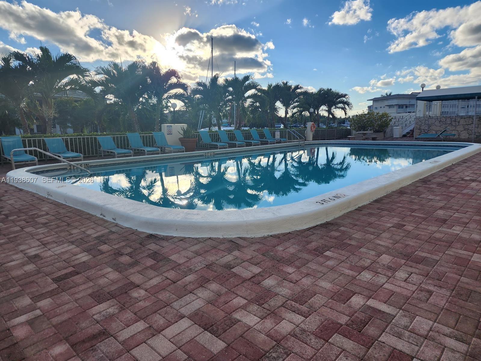 401 Golden Isles Dr 1114 Property Photo 44