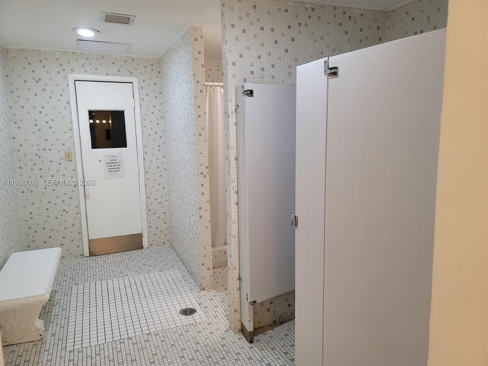 401 Golden Isles Dr 1114 Property Photo 47