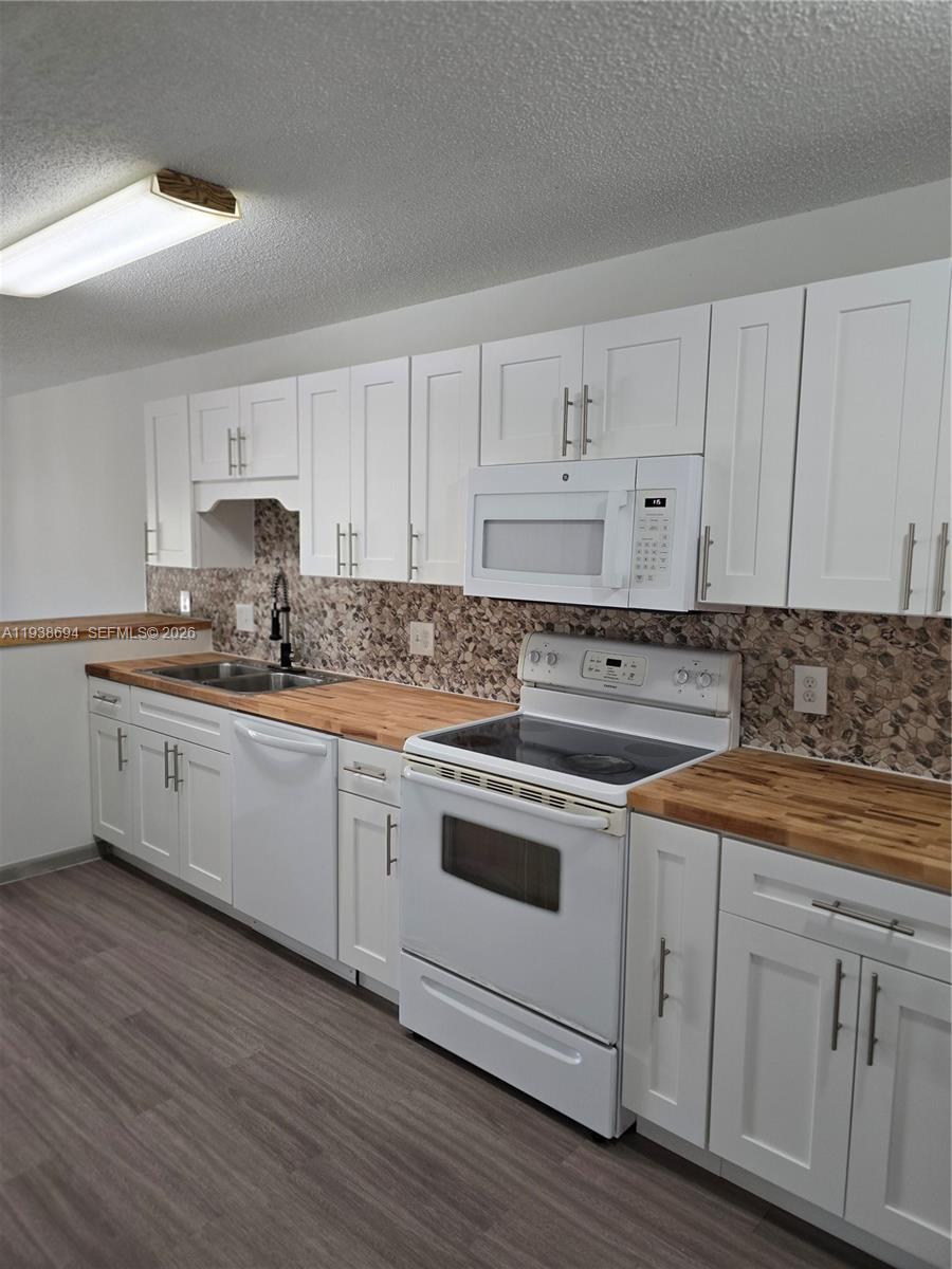 2050 Oleander Blvd 9-206 Property Photo 6