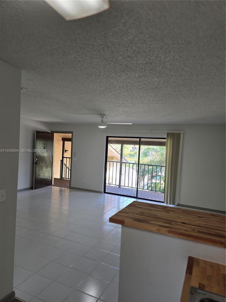 2050 Oleander Blvd 9-206 Property Photo 8