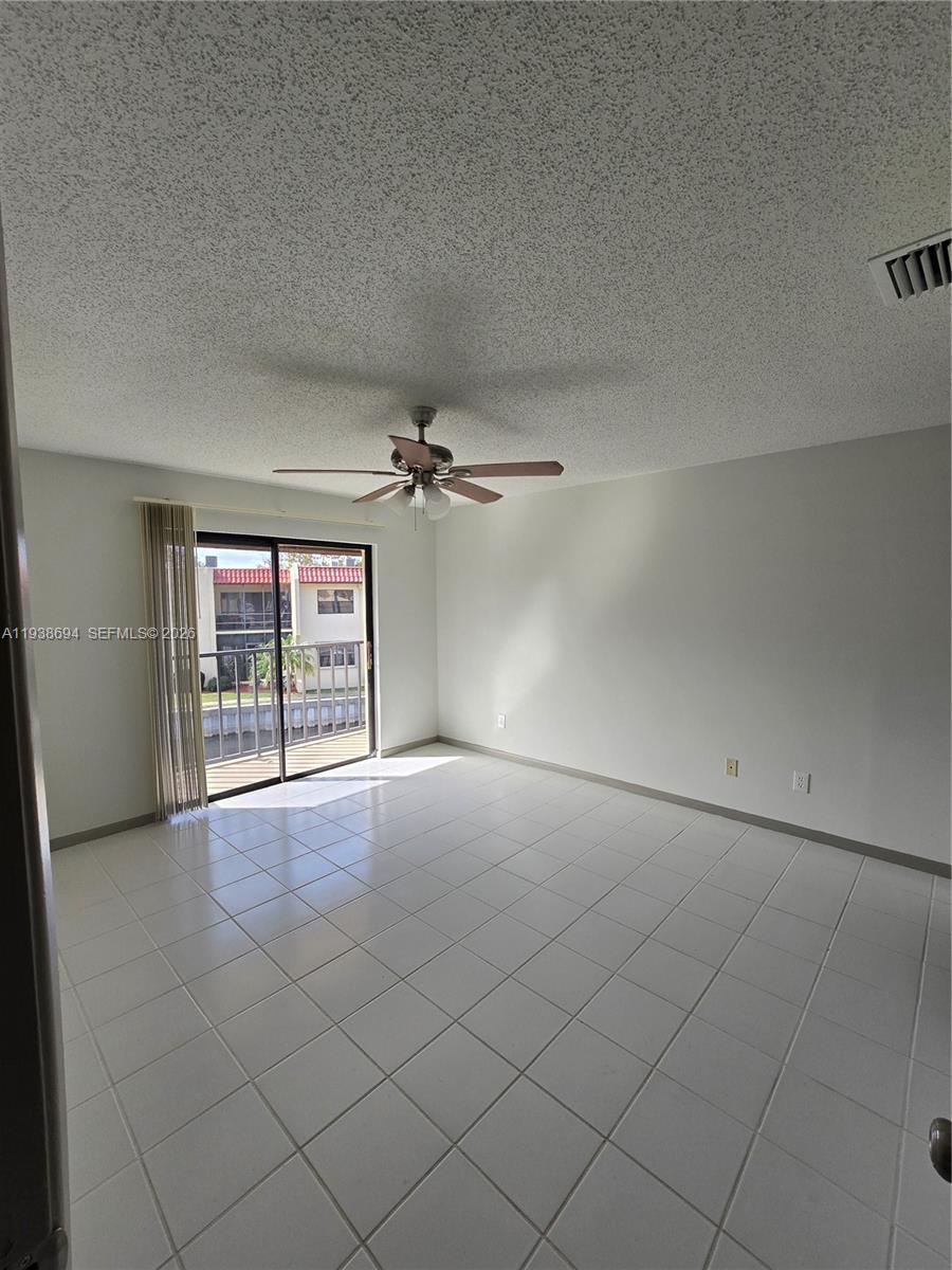 2050 Oleander Blvd 9-206 Property Photo 10