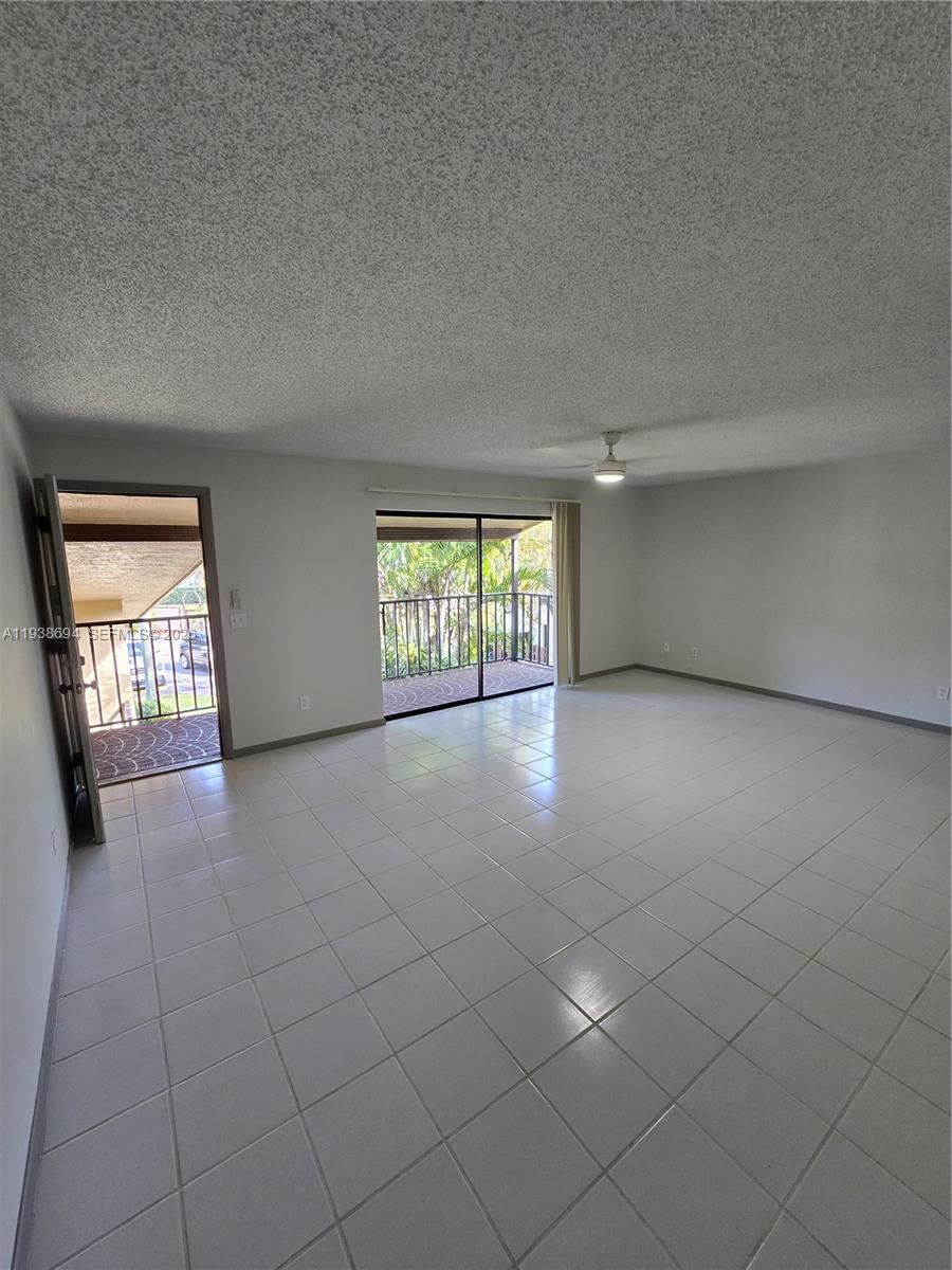 2050 Oleander Blvd 9-206 Property Photo 11