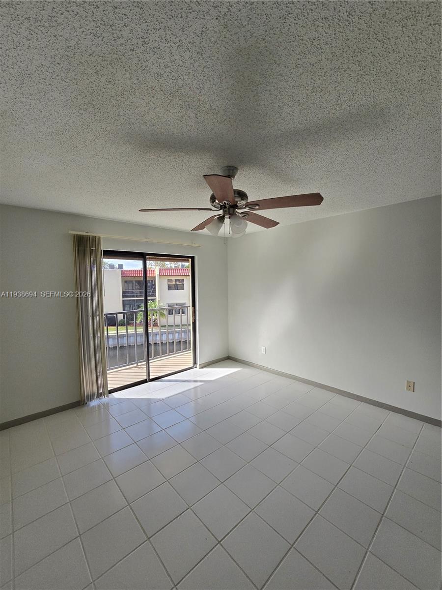 2050 Oleander Blvd 9-206 Property Photo 20