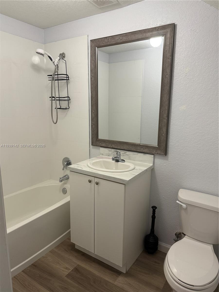 582 Sw 2nd Pl Property Photo 9