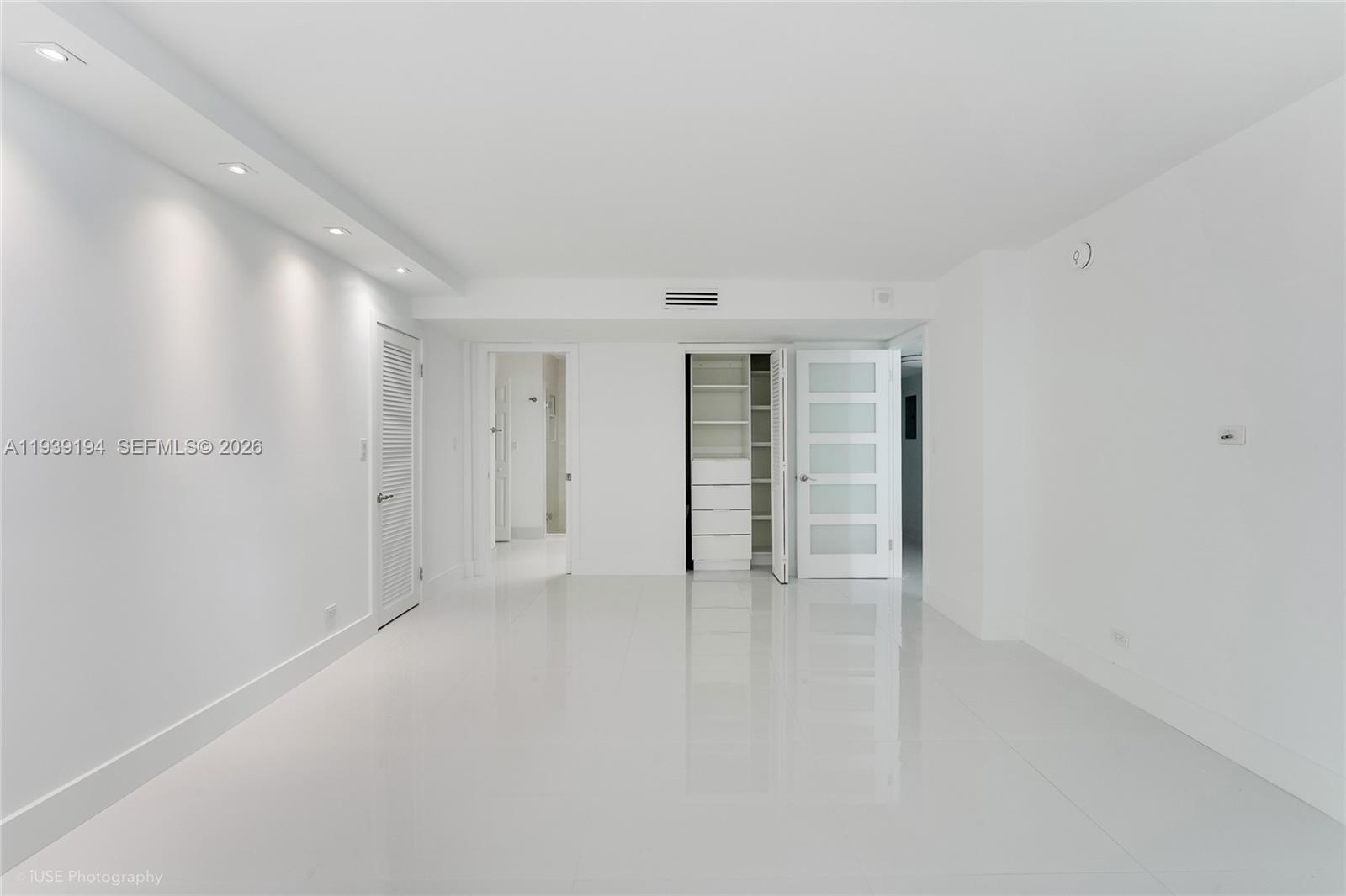 6039 Collins Ave 1222 Property Photo 6