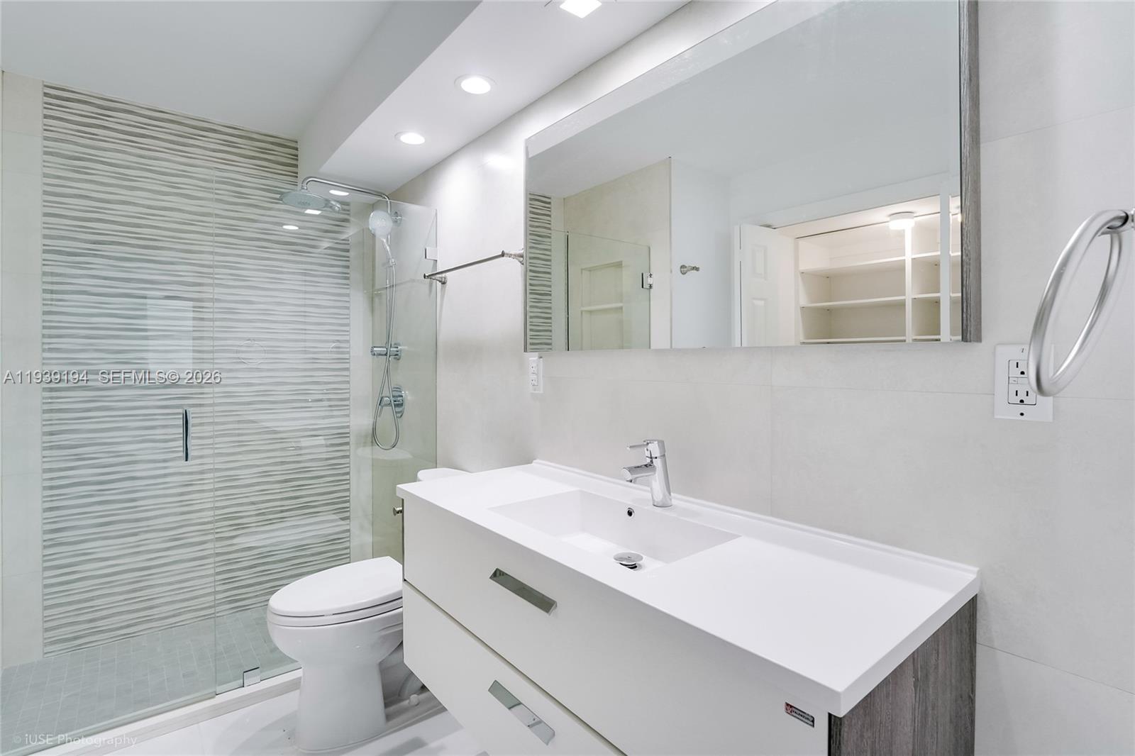 6039 Collins Ave 1222 Property Photo 11