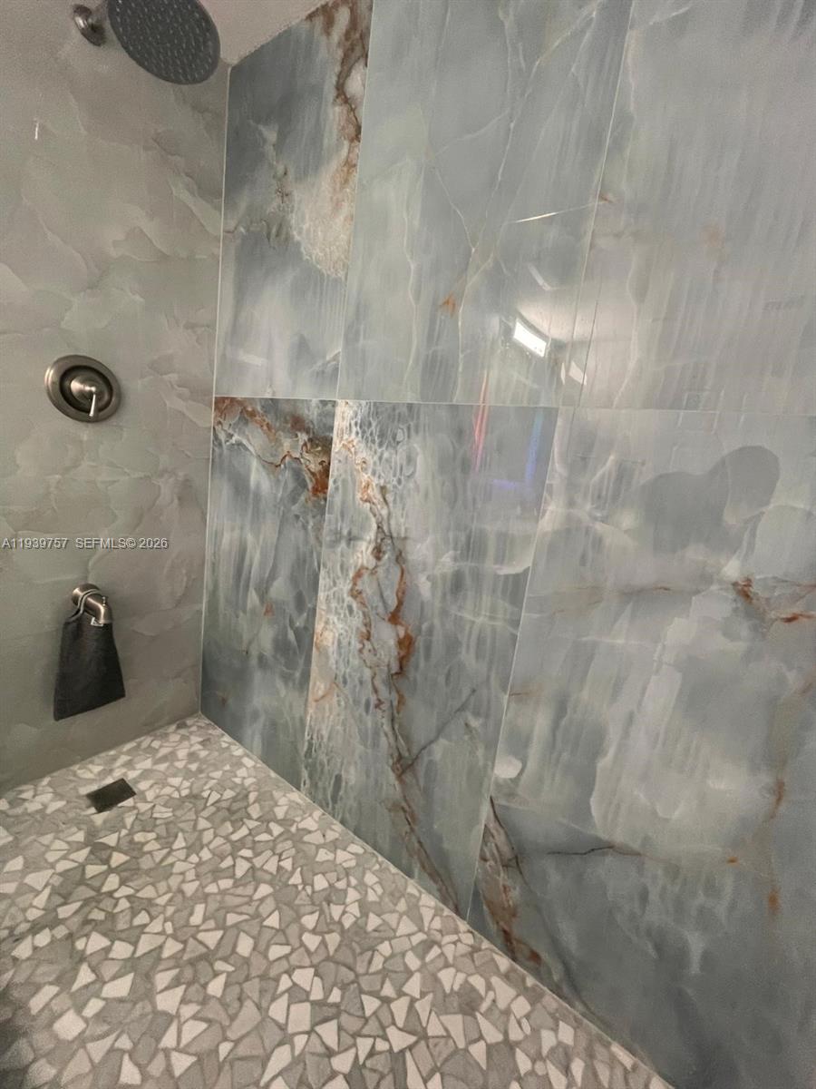 140 S Dixie Hwy 527 Property Photo 25