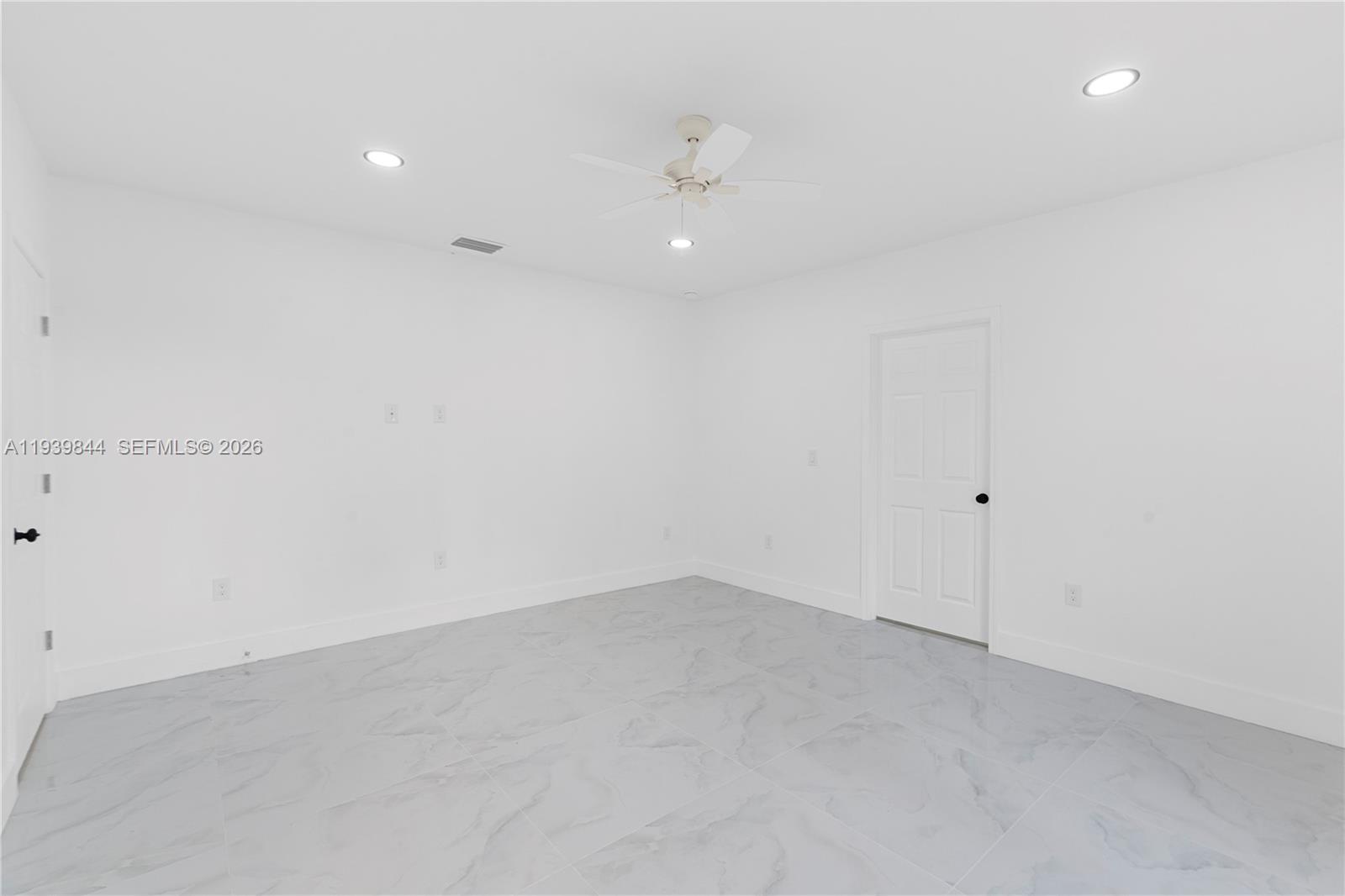 3117 W 64th W Property Photo 16