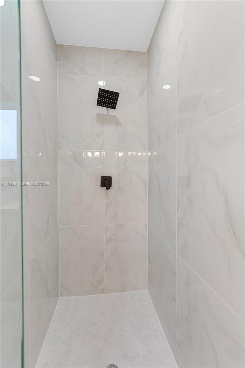 3117 W 64th W Property Photo 19