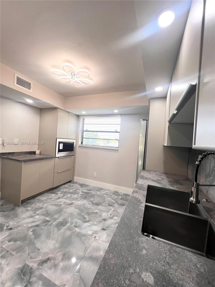 4930 E Sabal Palm Blvd 206 Property Photo 10
