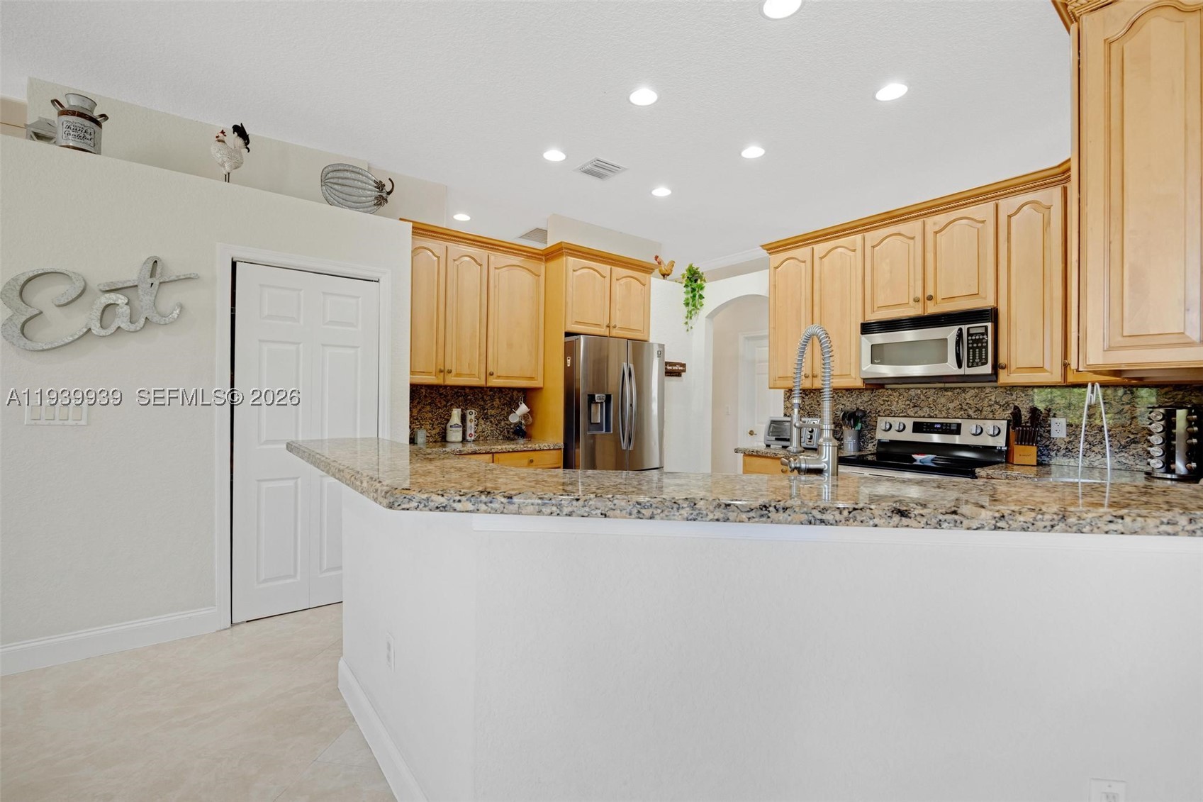 12851 Luray Rd Property Photo 6