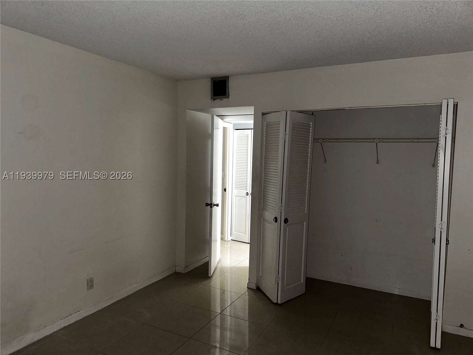 A11939979 Property Photo 15