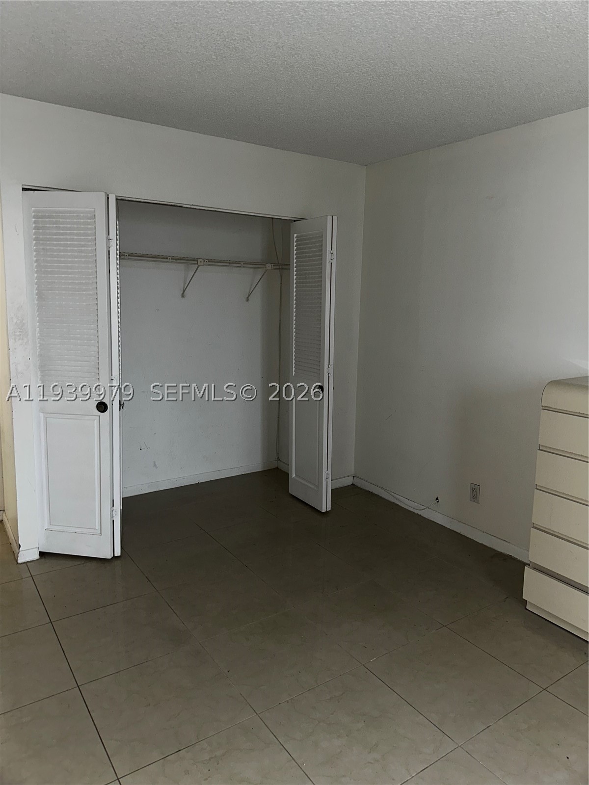 A11939979 Property Photo 16