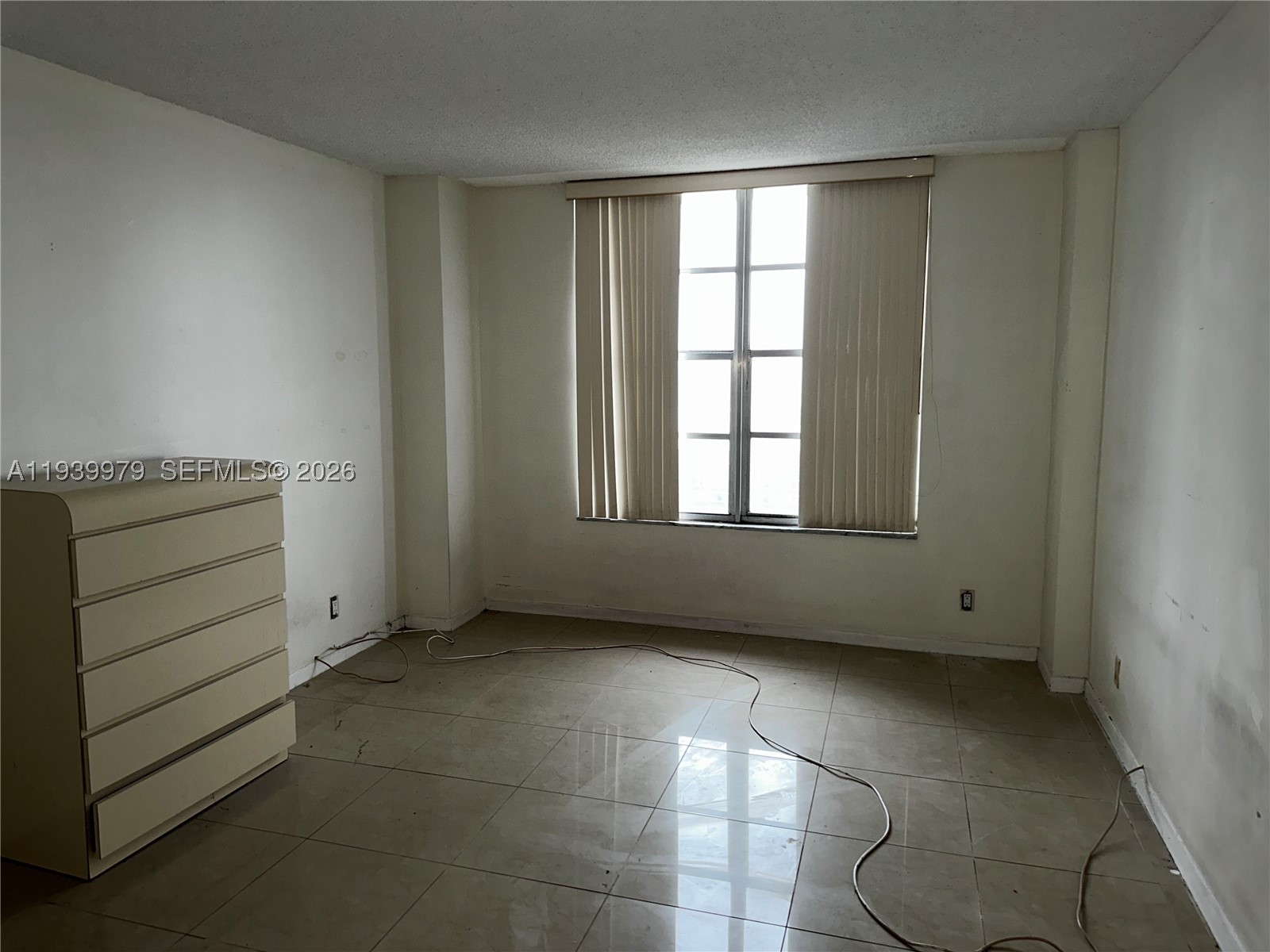 A11939979 Property Photo 17
