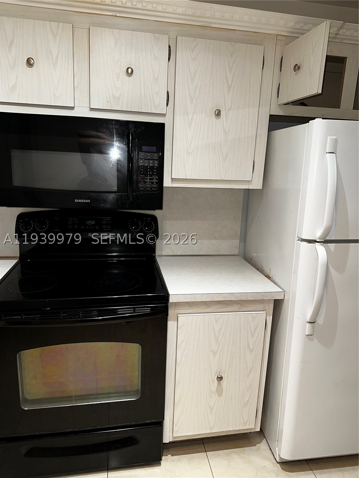 A11939979 Property Photo 23