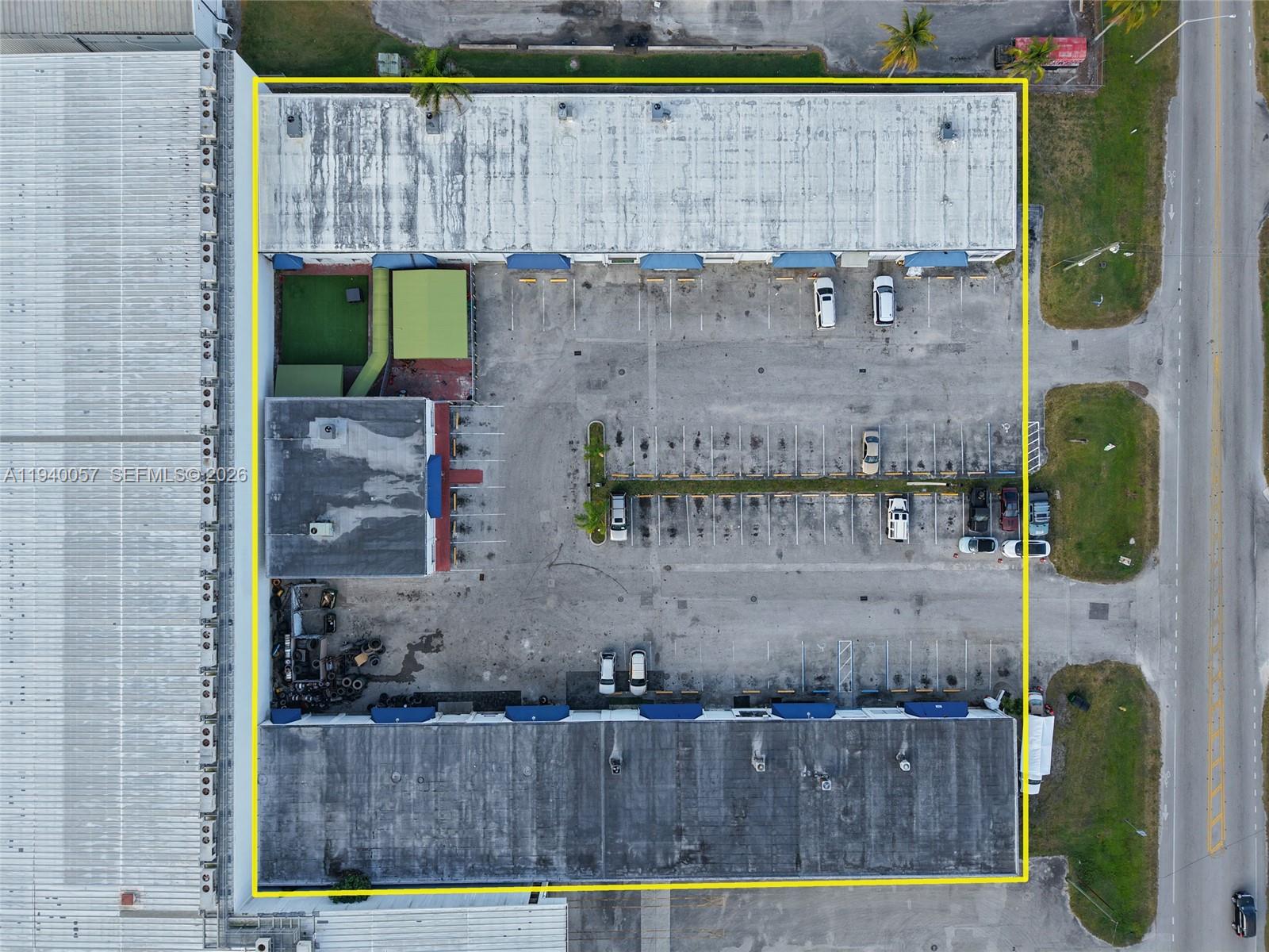 210 N Krome Ave Property Photo 8