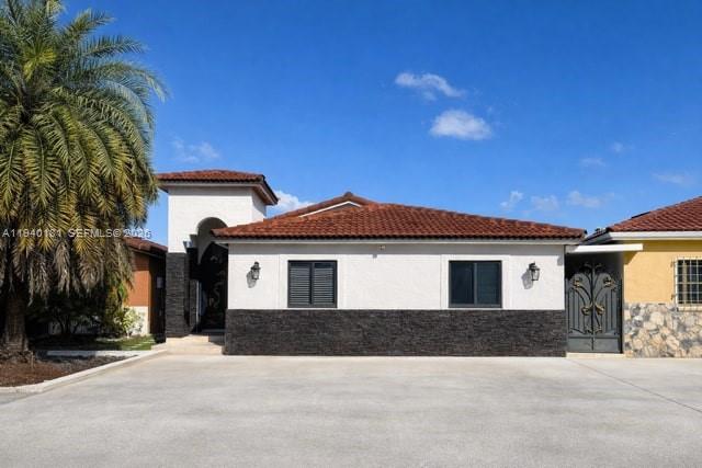 A11940181 Property Photo 1