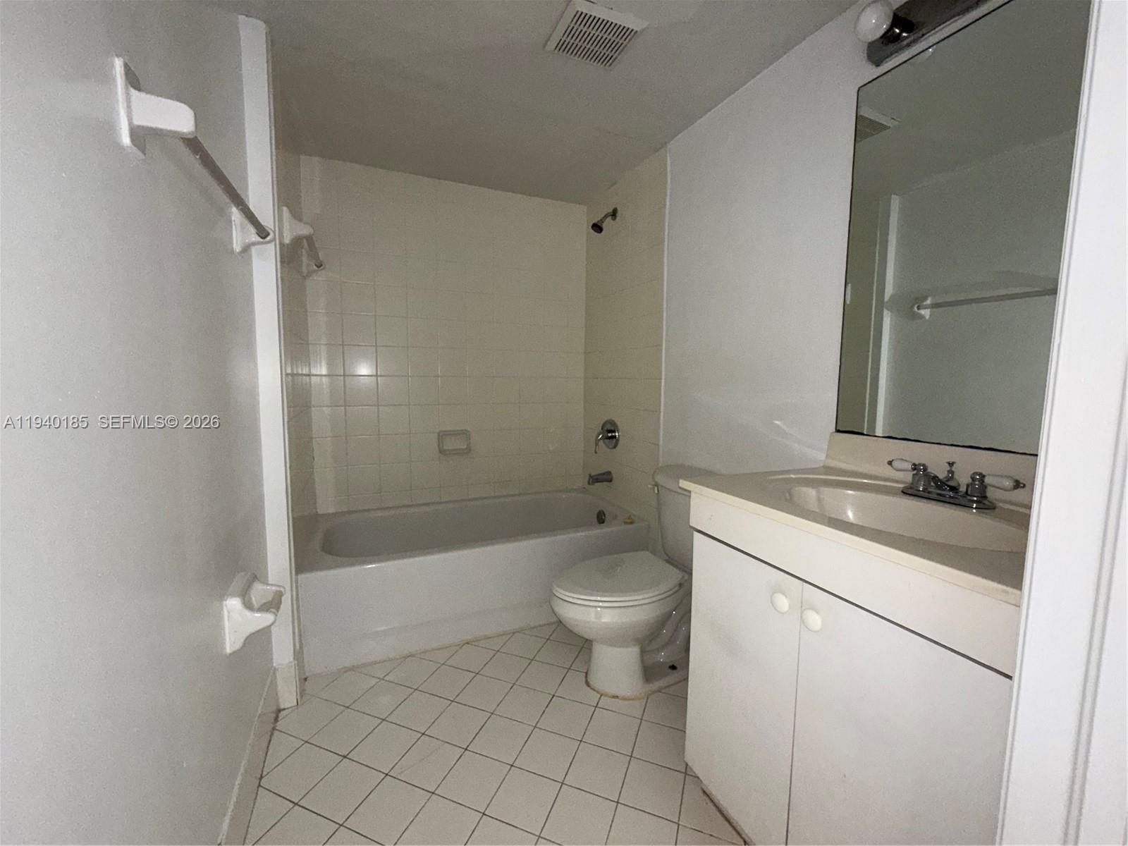 935 Ne 33rd Terr 104 Property Photo 6