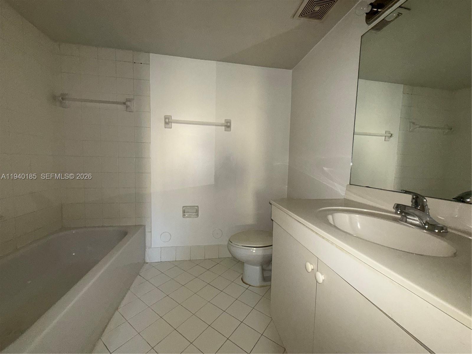 935 Ne 33rd Terr 104 Property Photo 8