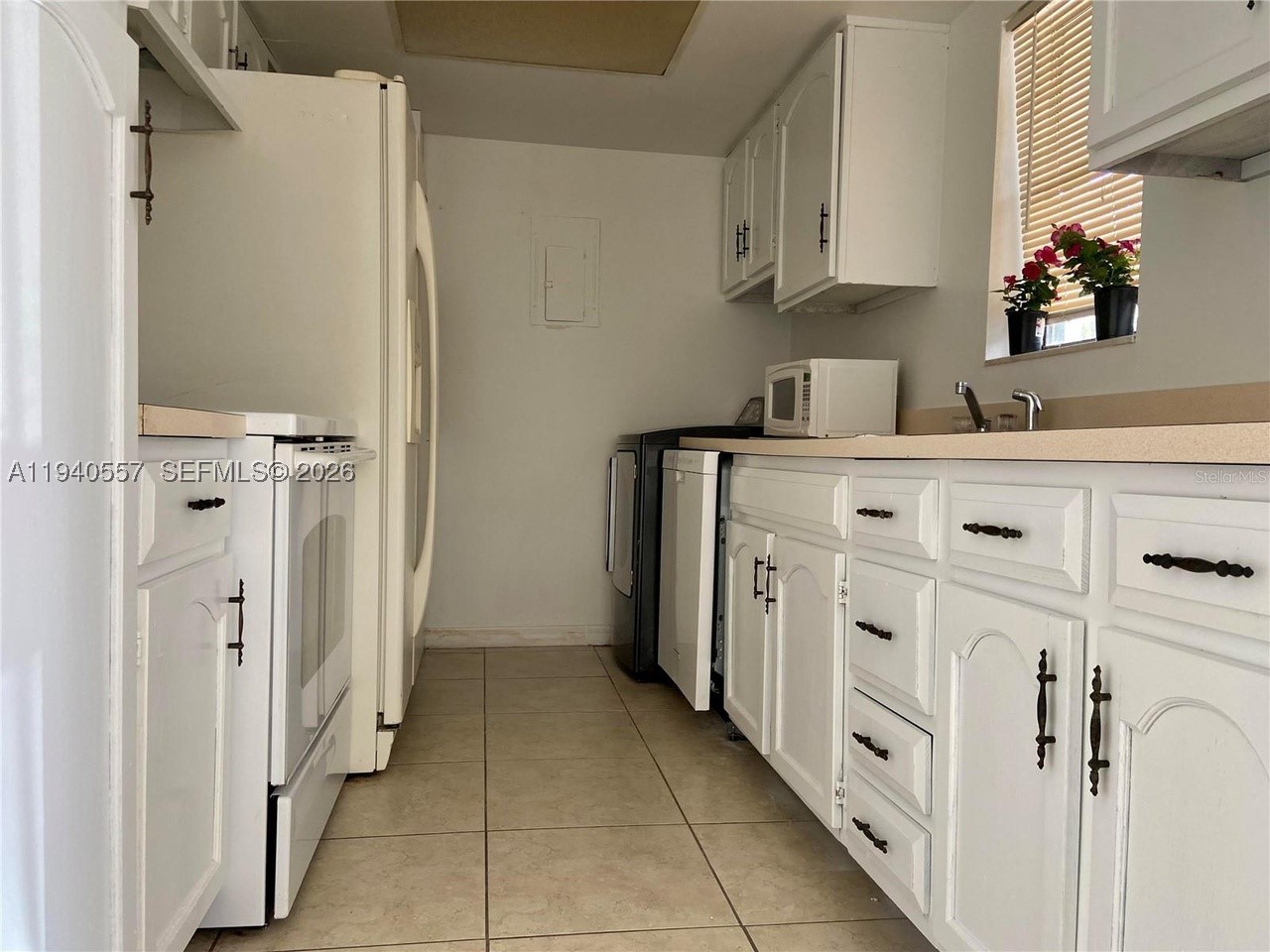 4318 Lakeway Dr 12-d Property Photo 8