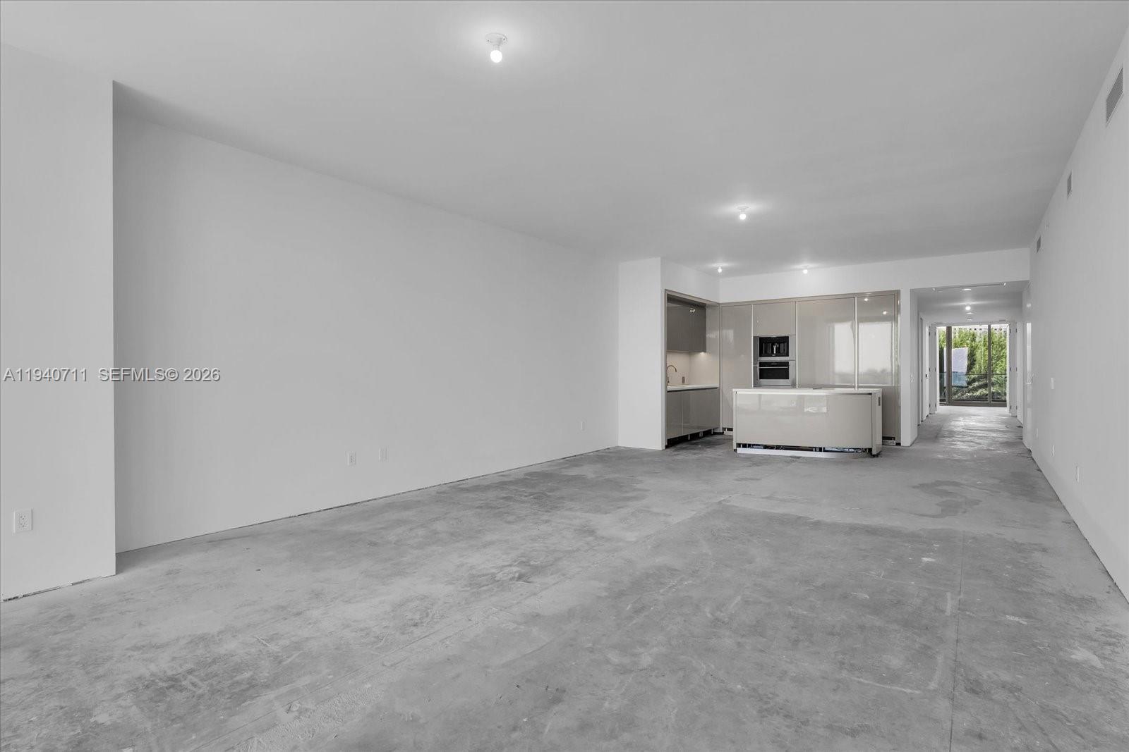 18975 Collins Ave 302 Property Photo 14