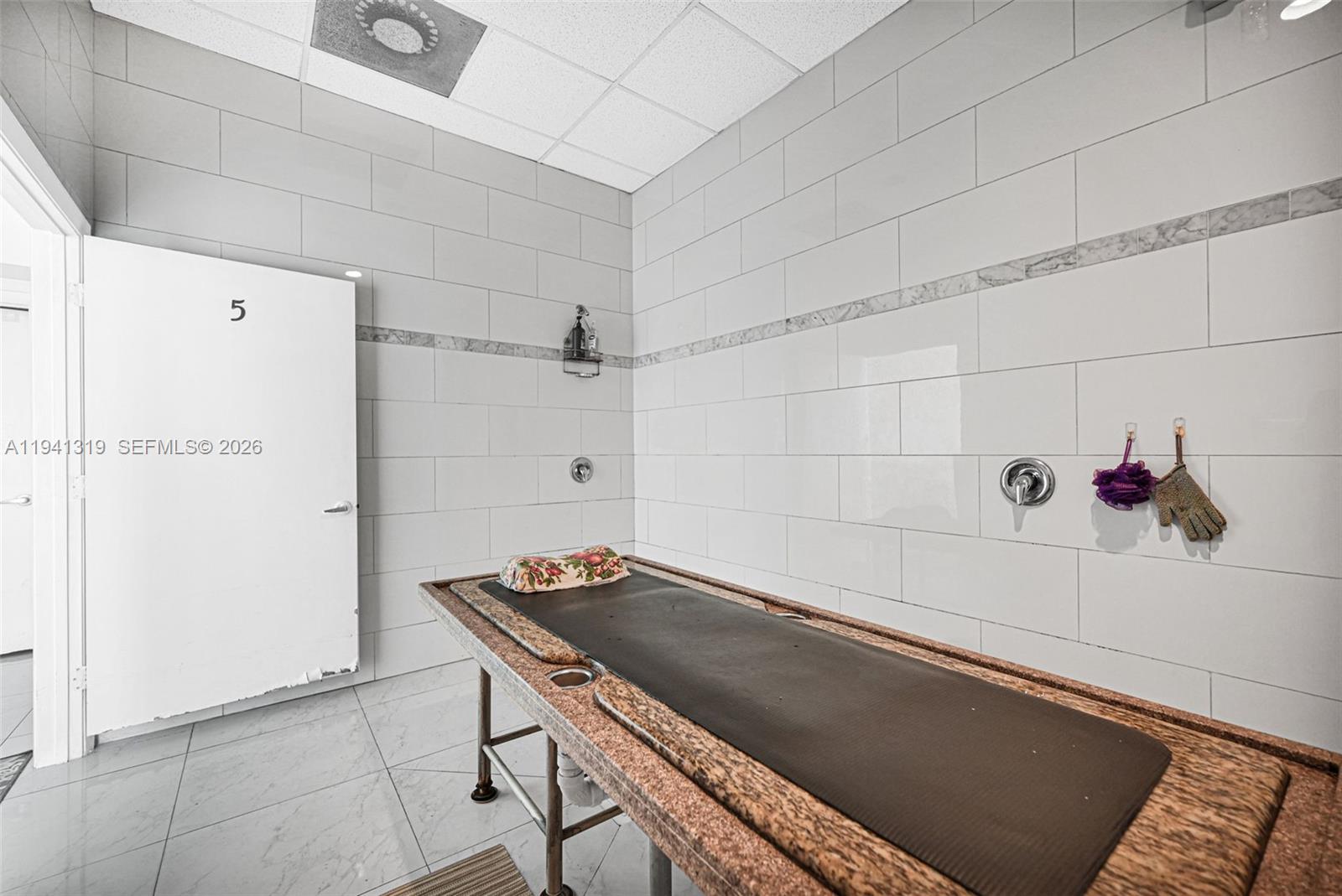 2301 Wilton Dr C5 Property Photo 32