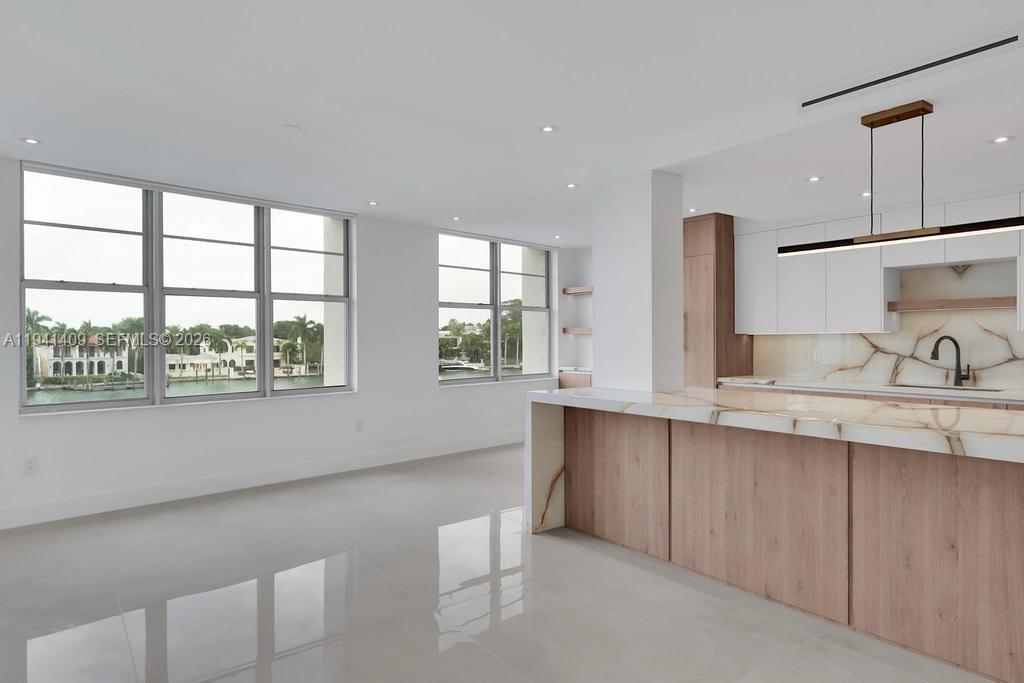 A11941409 Property Photo 4