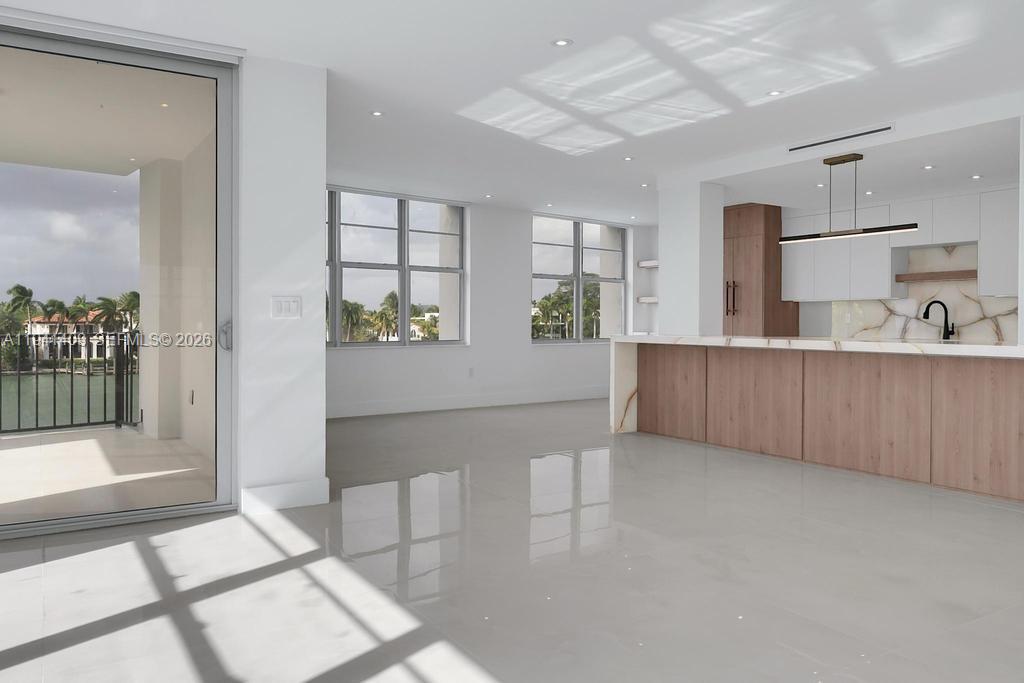 A11941409 Property Photo 5