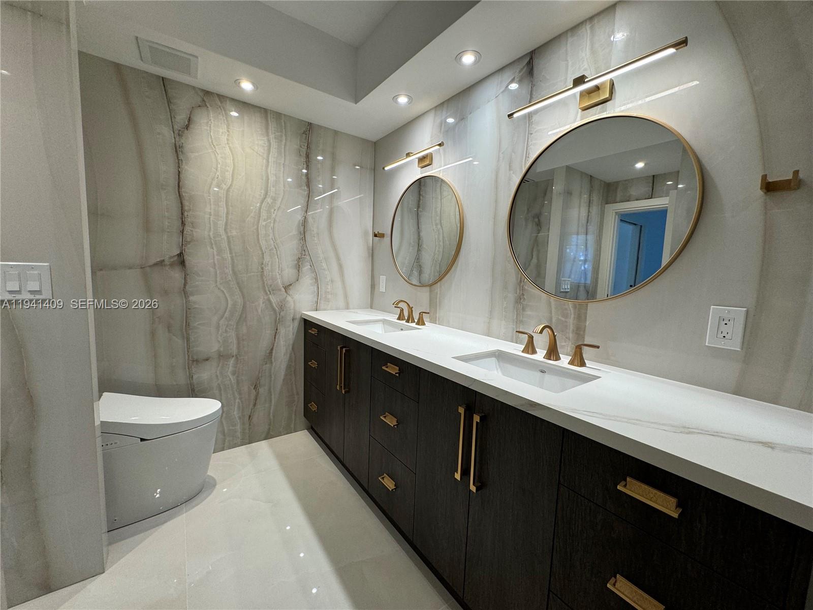 A11941409 Property Photo 31