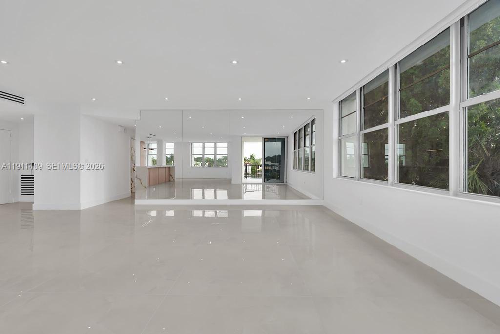 A11941409 Property Photo 37