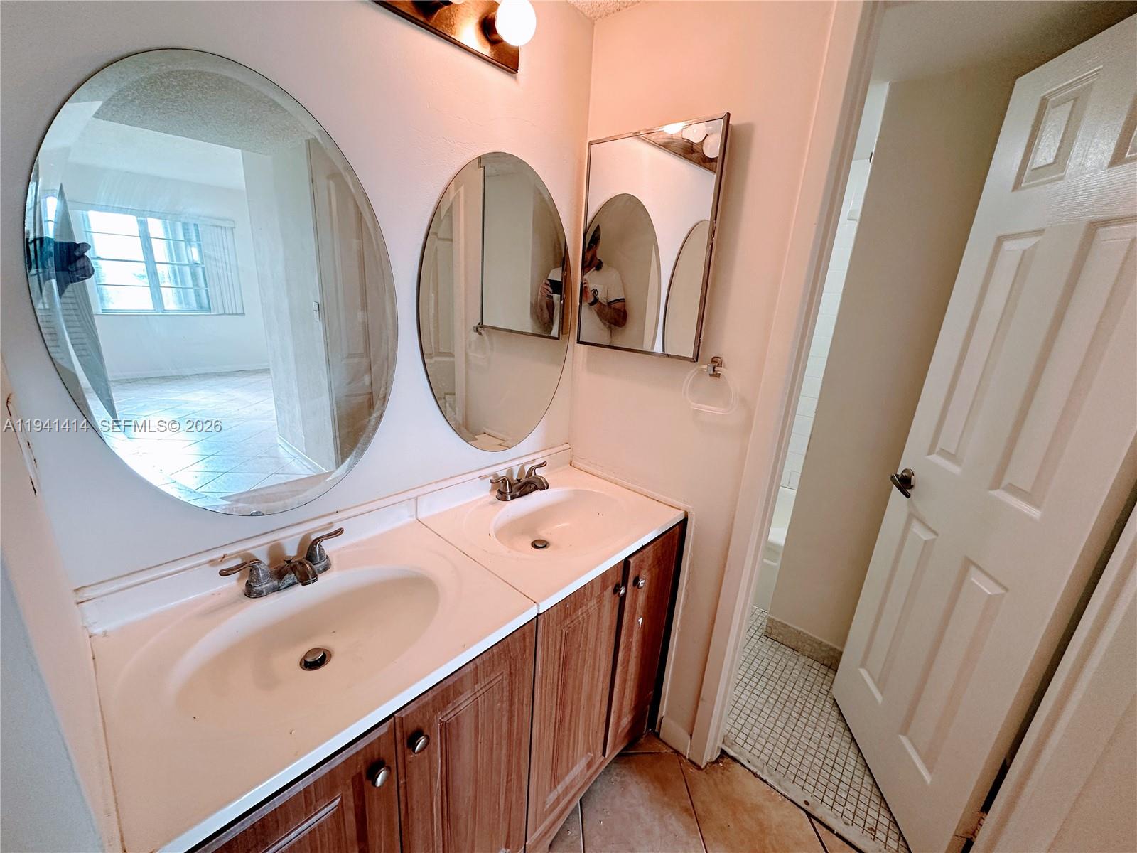 4364 Nw 9th Ave 16-3f Property Photo 9