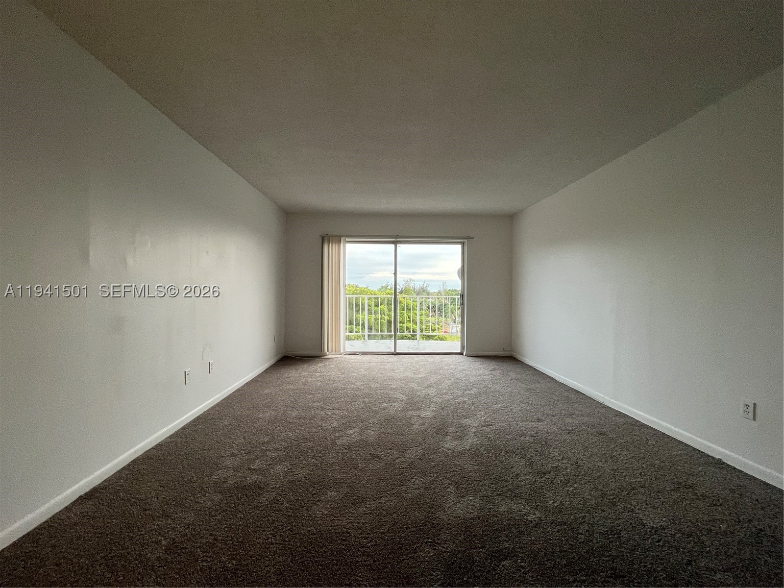 492 Nw 165th St Rd C-611 Property Photo 2