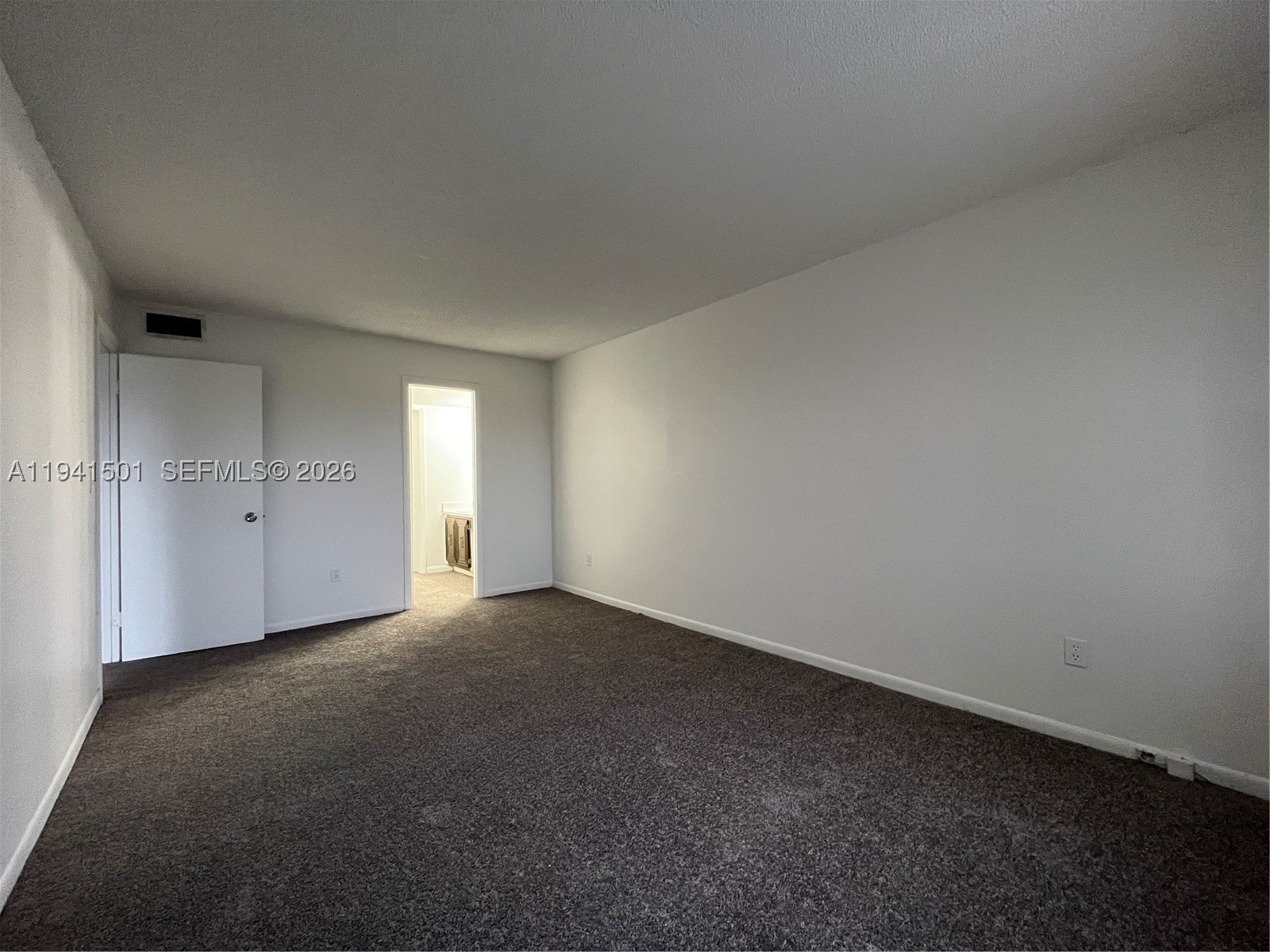 492 Nw 165th St Rd C-611 Property Photo 4