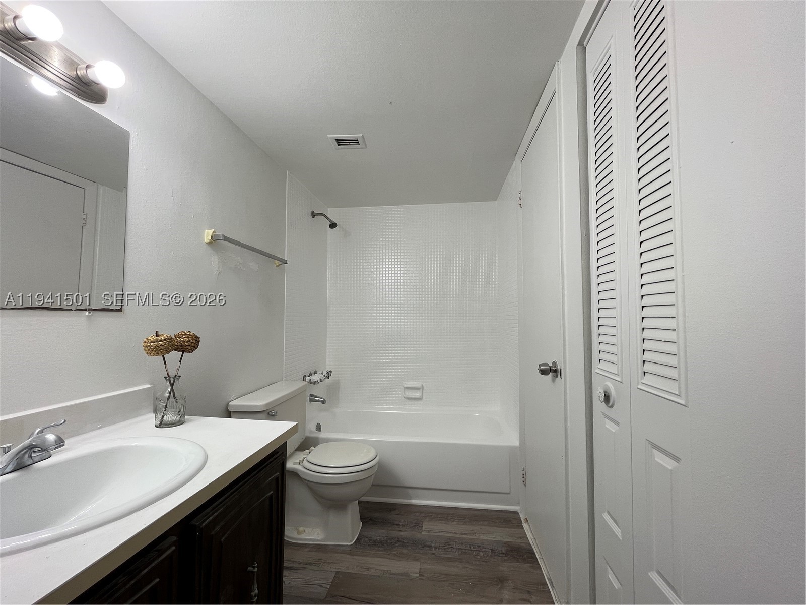 492 Nw 165th St Rd C-611 Property Photo 8