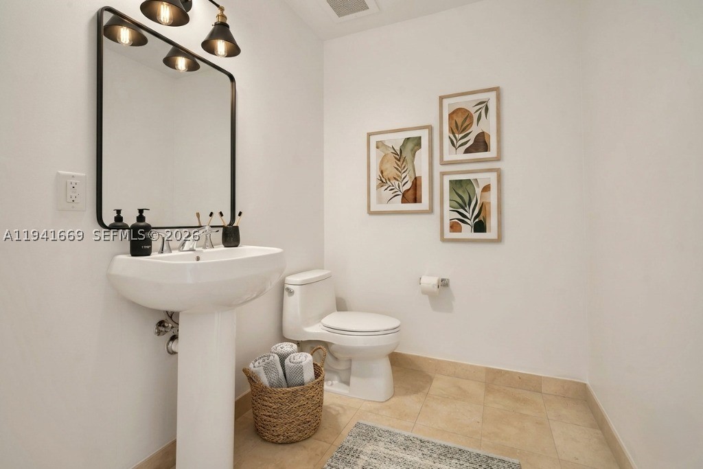1050 Brickell Ave 2418 Property Photo 6